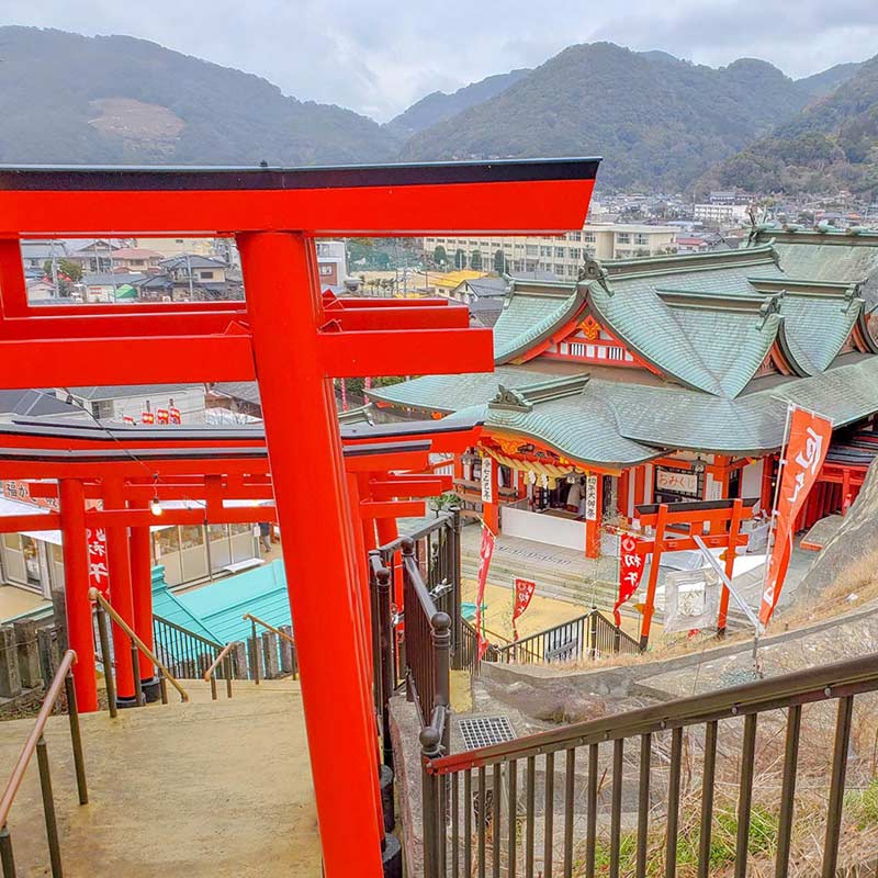 高橋稲荷神社・源策社へ